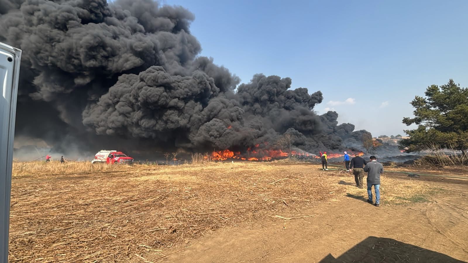 fuera-de-control-quema-de-pastizal-en-cocotitlan-piden-refuerzos-de-municipios-aledanos-para-enfrentar-incendio
