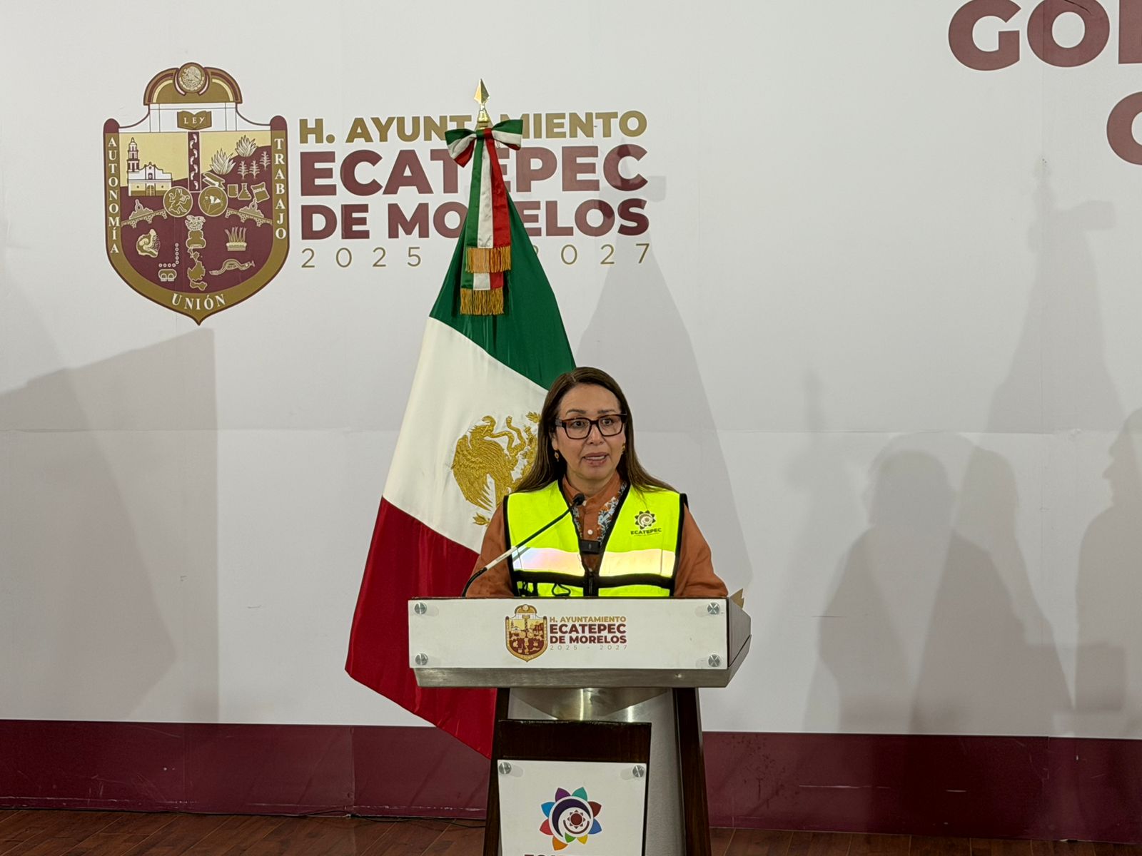 azucena-da-banderazo-a-rehabilitacion-de-camellones-en-ecatepec