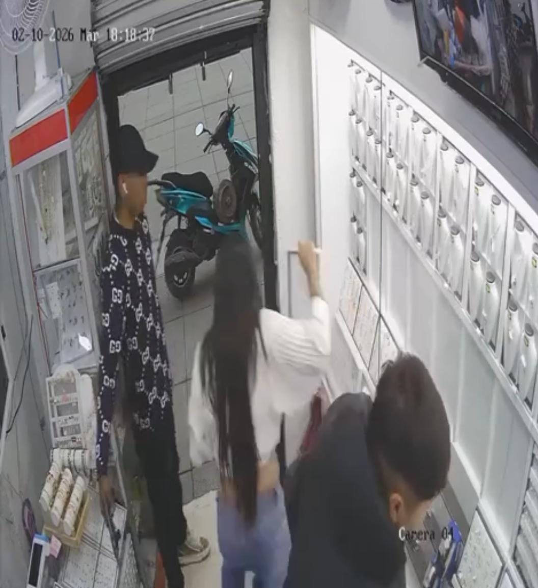 sujetos-cometen-robo-a-una-joyeria-en-pleno-centro-de-chalco