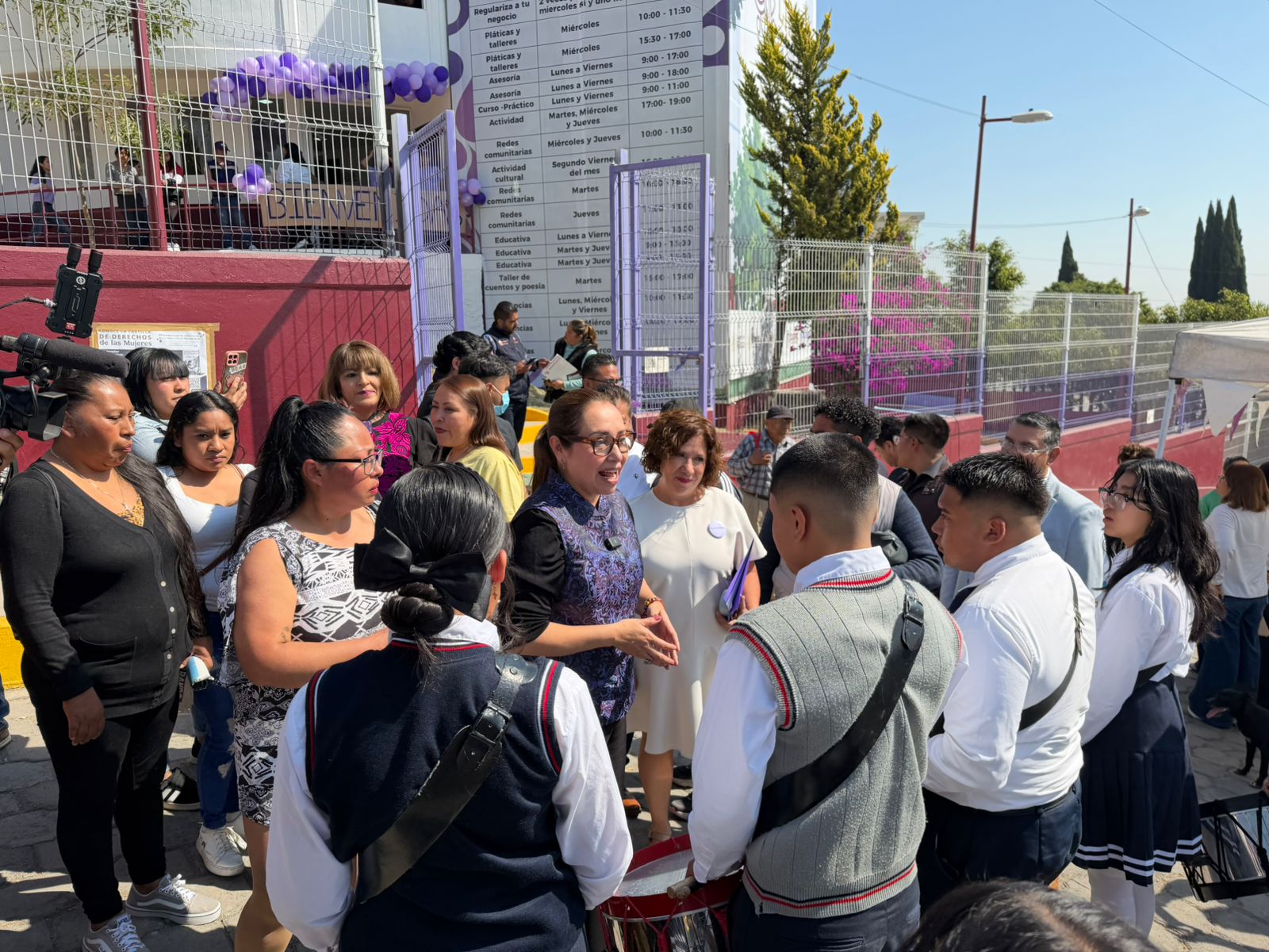 azucena-cisneros-inaugura-el-primer-centro-libre-para-las-mujeres