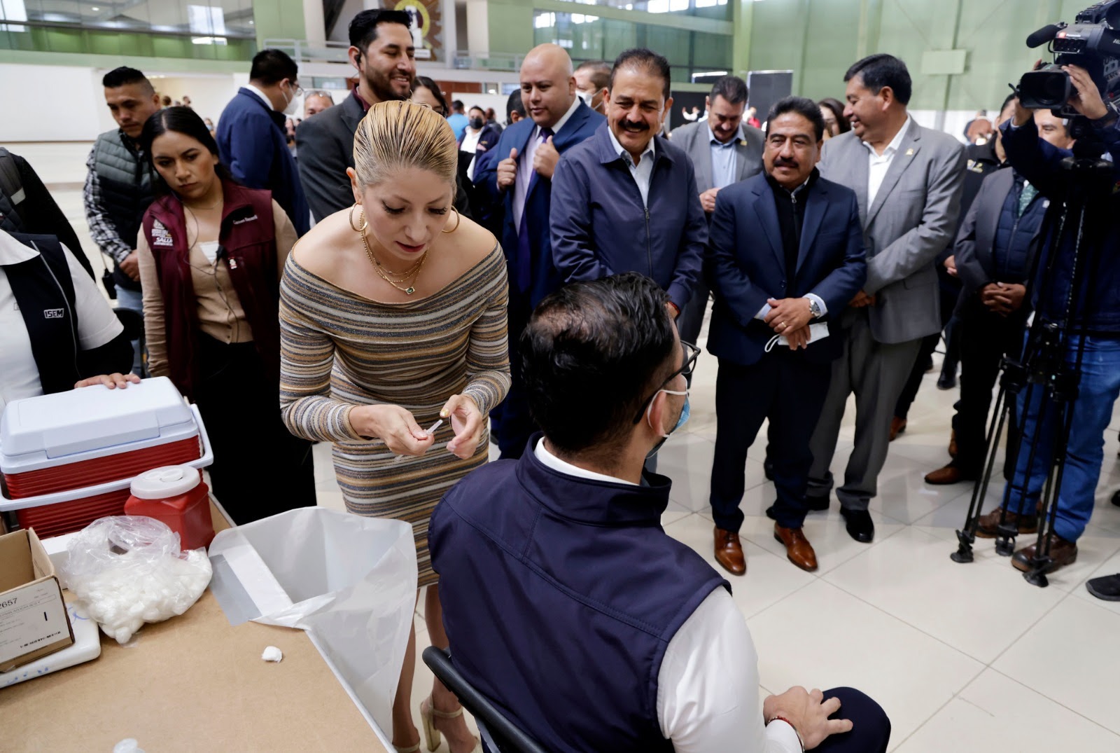 inicia-gem-vacunacion-contra-el-sarampion-a-103600-profesores