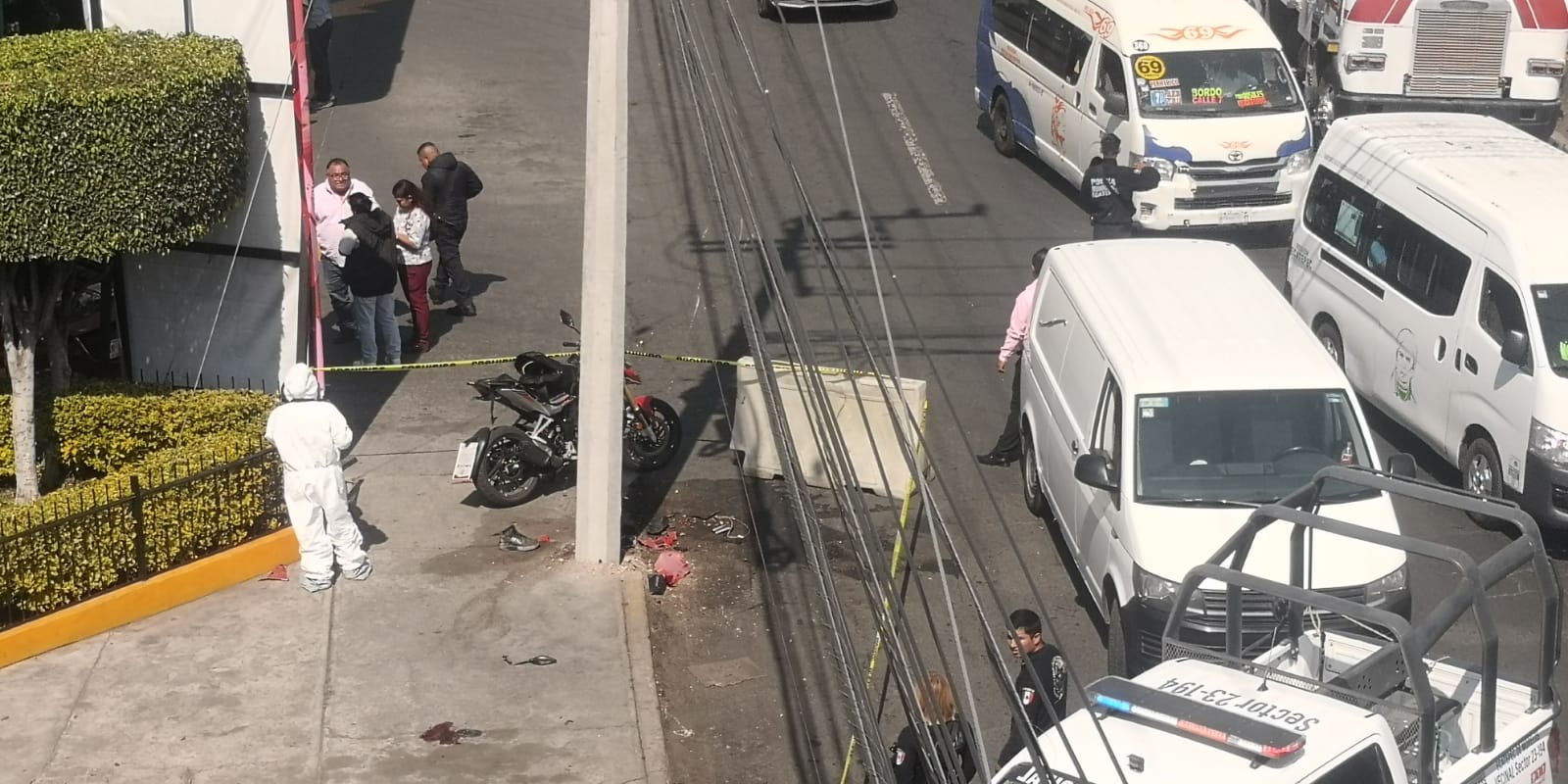 muere-biker-tras-ser-embestido-por-un-auto-en-la-avenida-central
