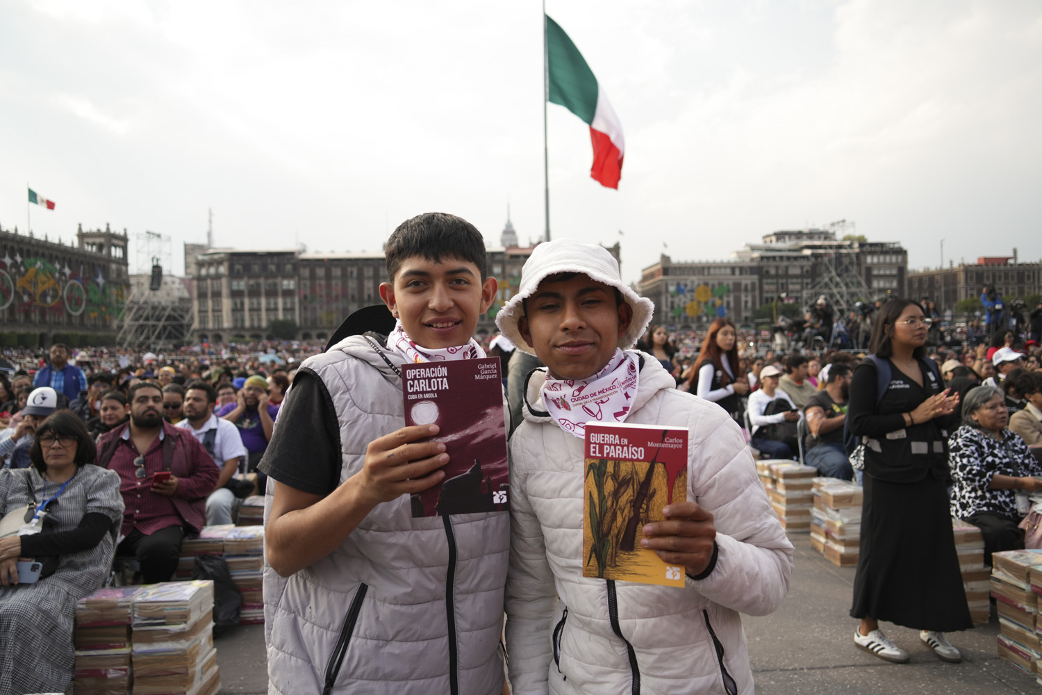 sheinbaum-encabeza-la-invasion-de-libros-del-fce-para-la-juventud-de-latinoamerica