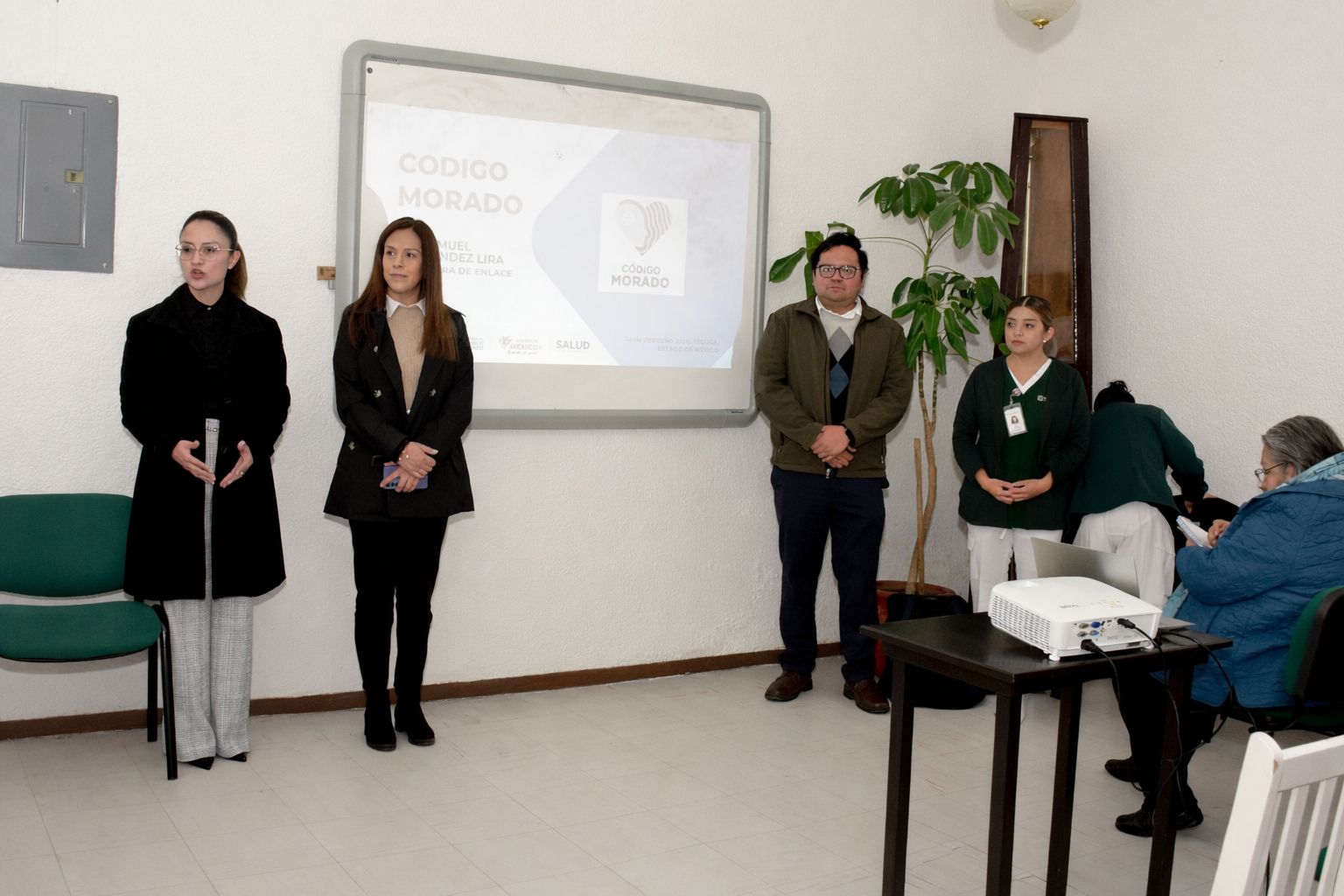 capacitan-personal-de-salud-mental-para-atender-a-personas-en-crisis