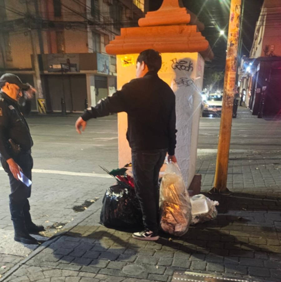 Por ‘cochinas’, han detenido en Toluca a 141 personas; tiraban basura en vía pública