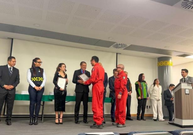 el-gobierno-federal-reconoce-al-grupo-relampagos-del-edomex-como-puente-aereo-de-vida