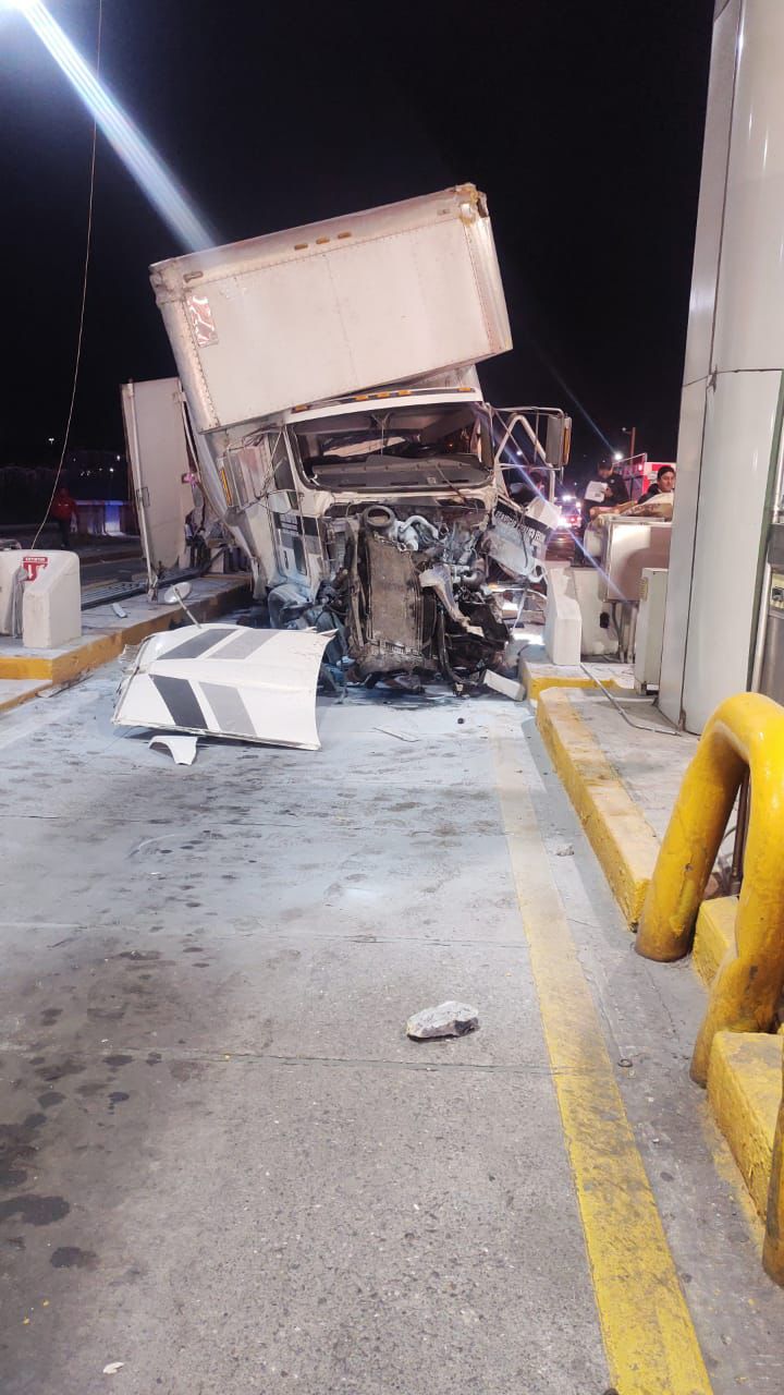 choque-de-camion-contra-caseta-moviliza-los-servicios-de-emergencias