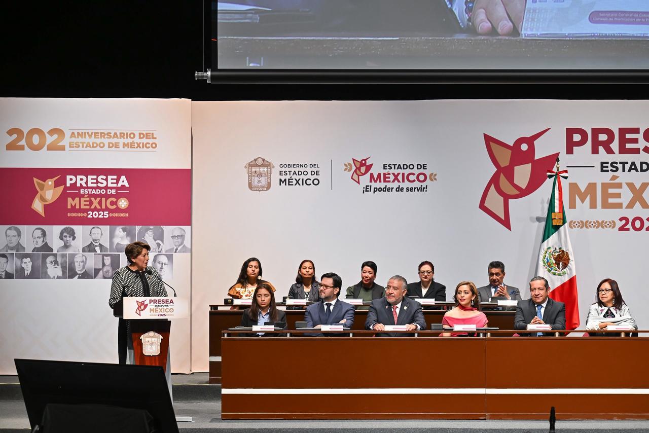 en-conmemoracion-del-202-aniversario-de-la-fundacion-del-estado-de-mexico-la-gobernadora-delfina-gomez-alvarez-entrego-la-presea-edomex-2025-a-ocho-m