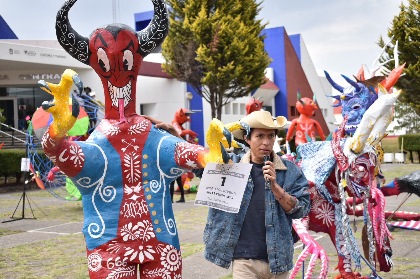 premian-a-los-creadores-de-tradicionales-judas-en-el-ccm-toluca