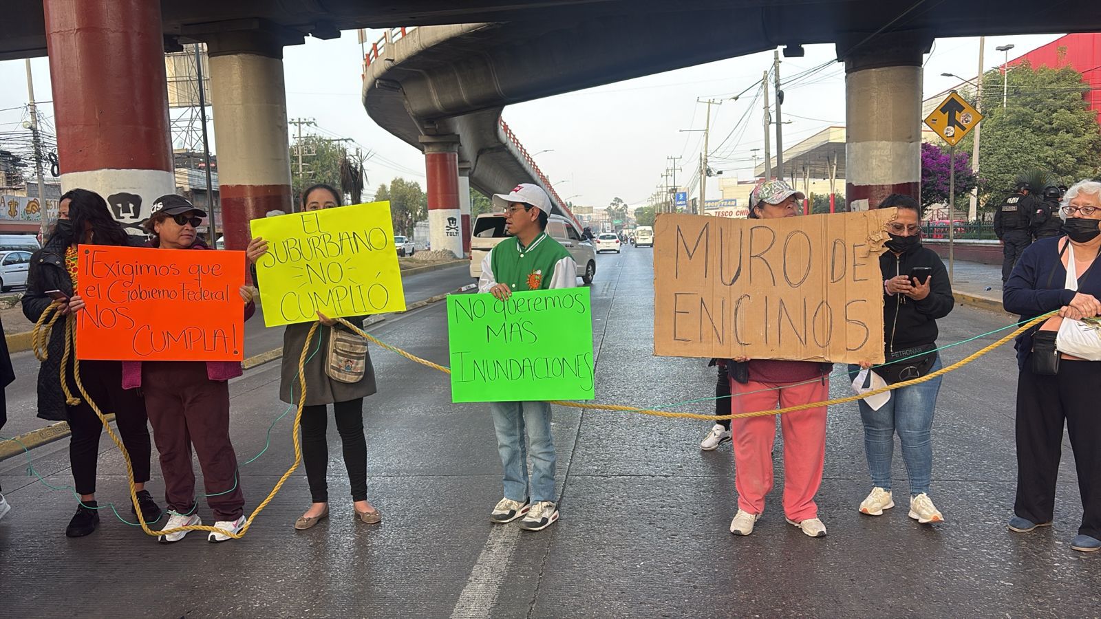 residentes-de-tultitlan-exigen-que-el-gobierno-cumpla-con-mejoras-de-urbanizacion-por-el-tren-suburbano