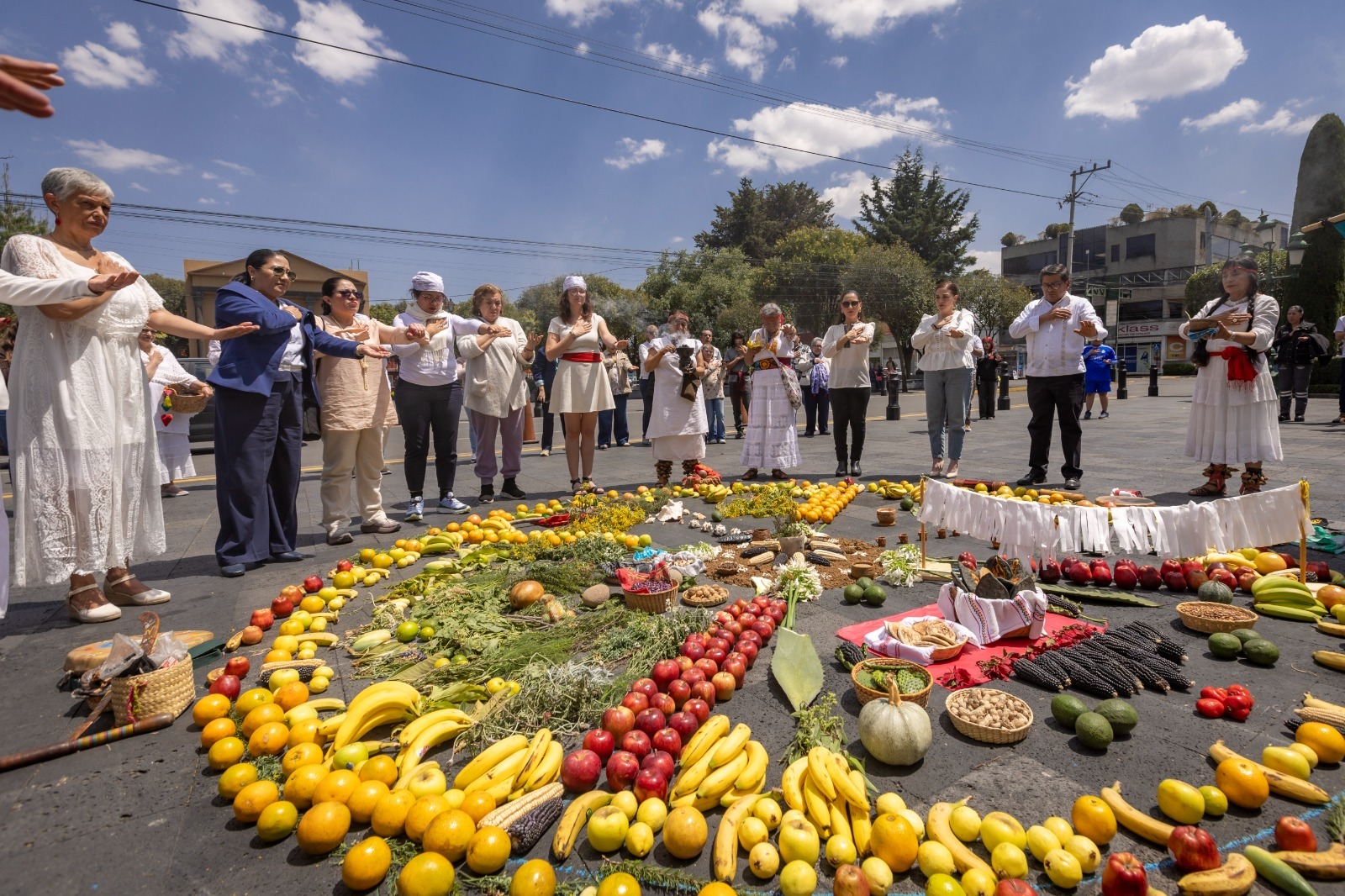 UAEM recibe  la primavera  con ceremonia  mexica en  el Edificio  de Rectoría