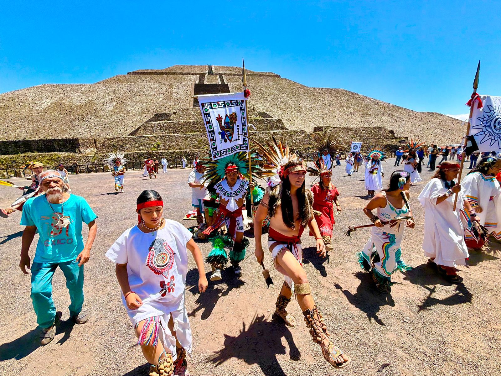 teotihuacan-se-convierte-en-crisol-de-generaciones-y-religiones-con-equinoccio-de-primavera