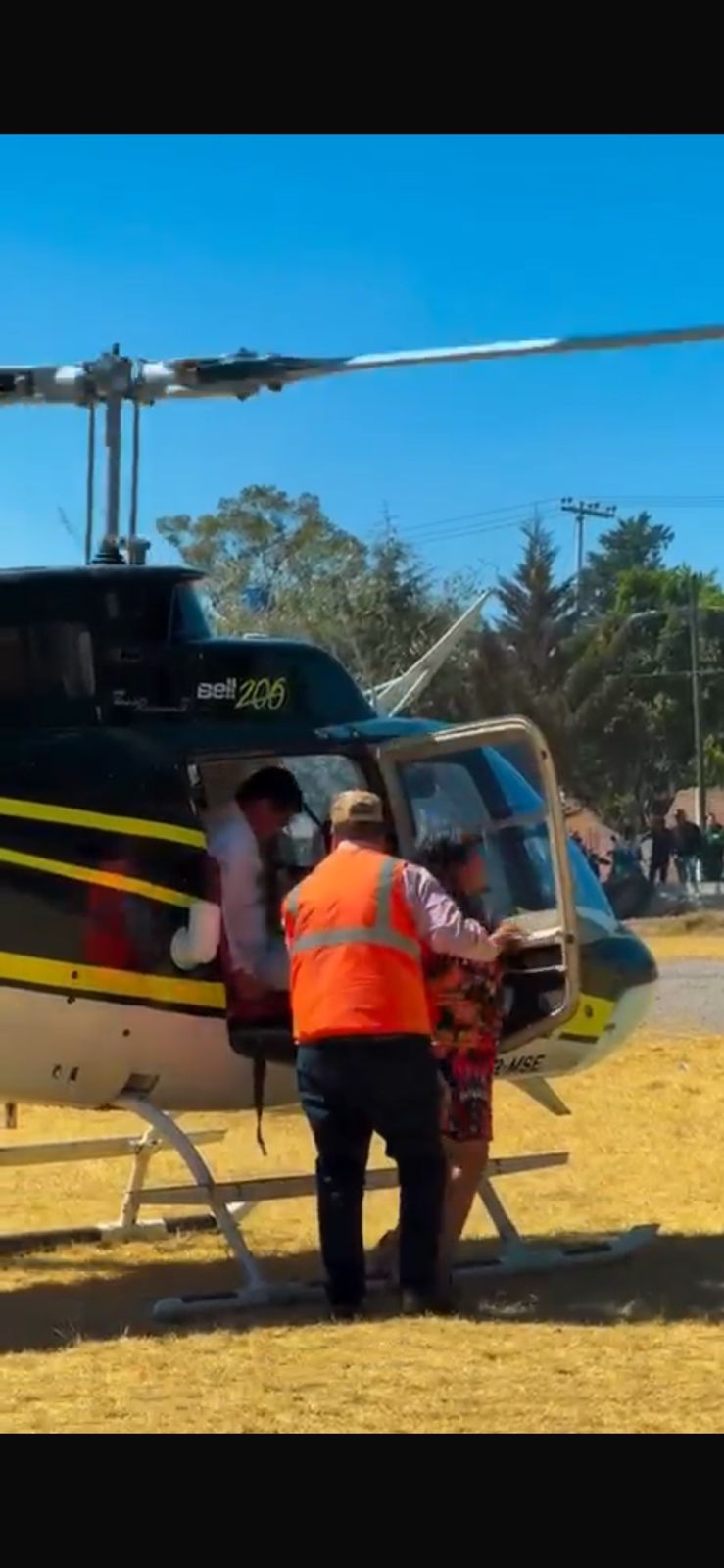 alcalde-de-chiconcuac-arriba-en-helicoptero-a-carnaval-residentes-denuncian-despilfarro-del-erario