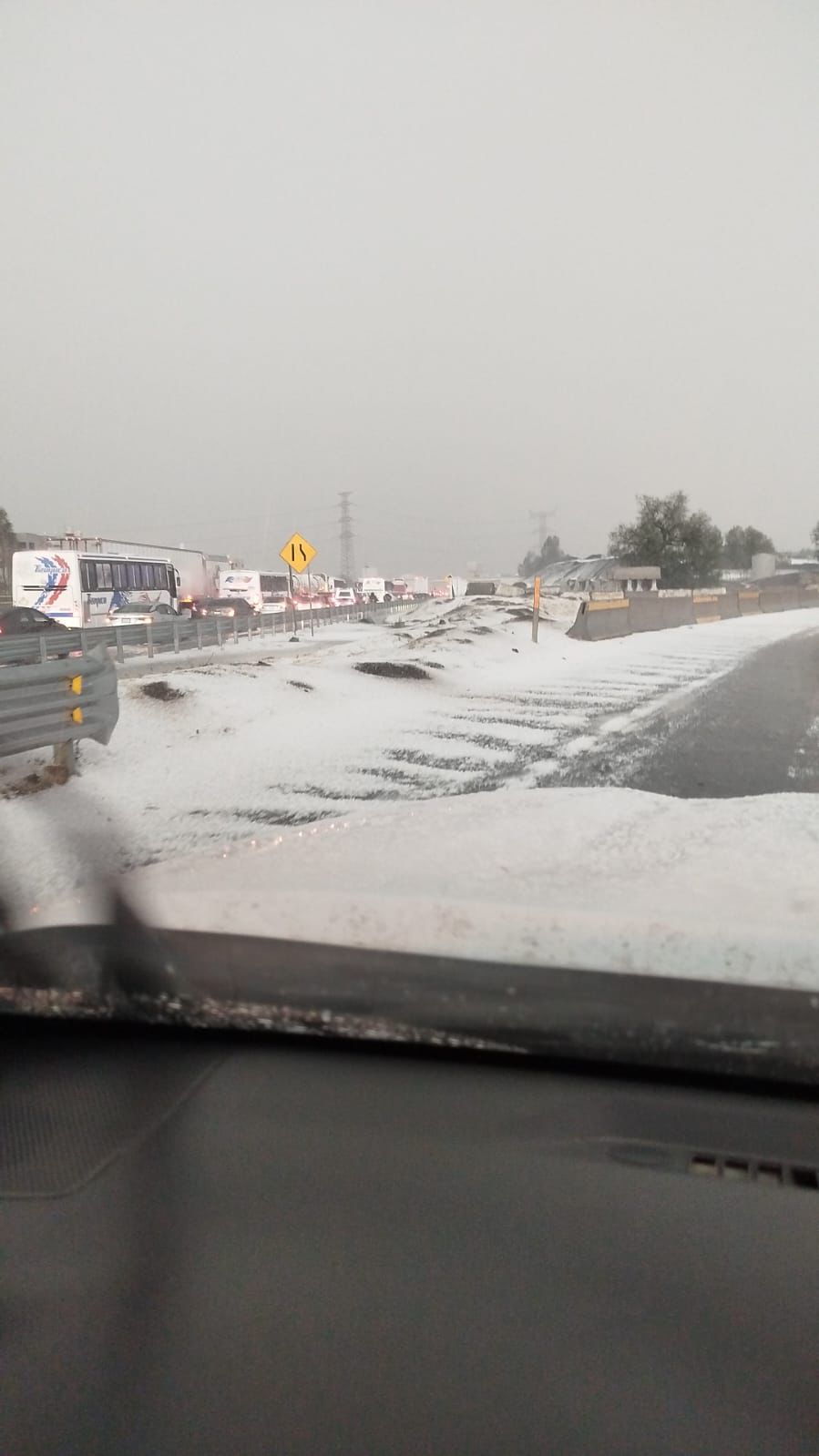 Granizada deja afectaciones viales en Tecámac