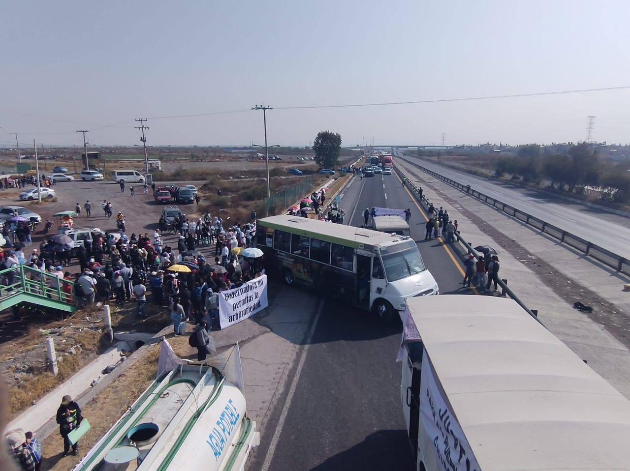 ejidatarios-colapsan-el-circuito-exterior-mexiquense-reclaman-pagos-por-tierras-para-el-polo-de-desarrollo