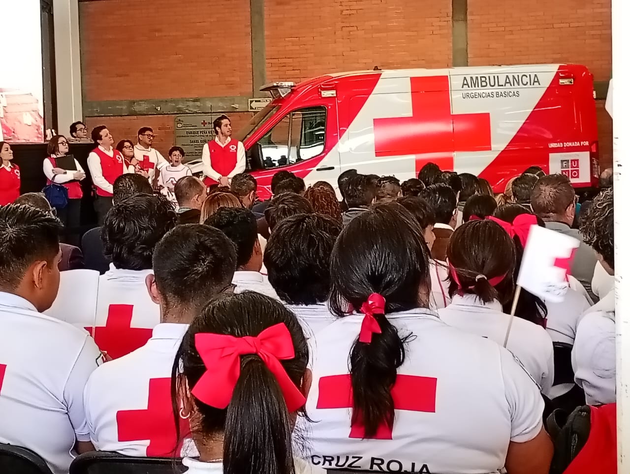 gobernadora-da-banderazo-a-colecta-de-la-cruz-roja-en-edomex