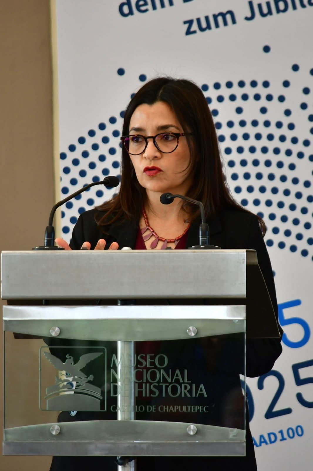 Expone Violeta Vázquez-Rojas estrategias de preservación de los idiomas originarios desde gobierno federal