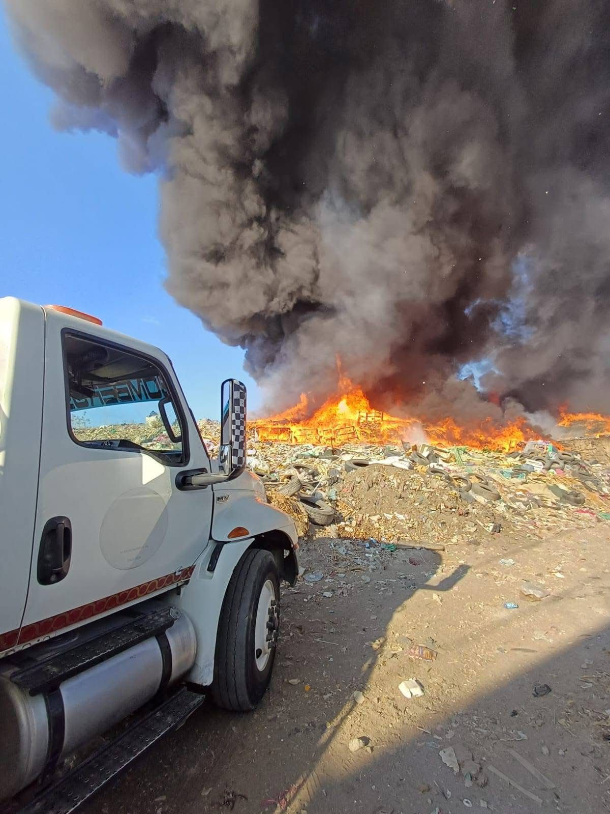 saldo-blanco-tras-incendio-en-antiguo-tiradero-de-basura-en-los-reyes-la-paz