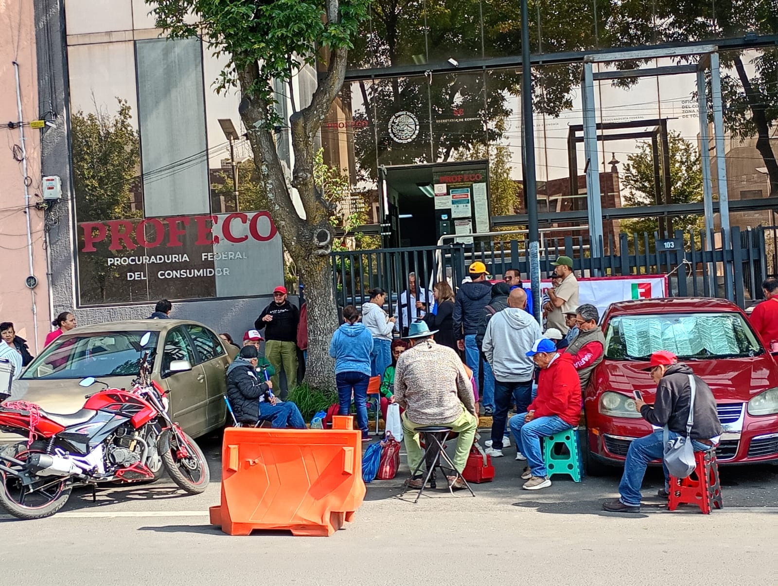 realiza-anuee-manifestaciones-simultaneas-en-delegaciones-de-profeco-por-abuso-de-cfe