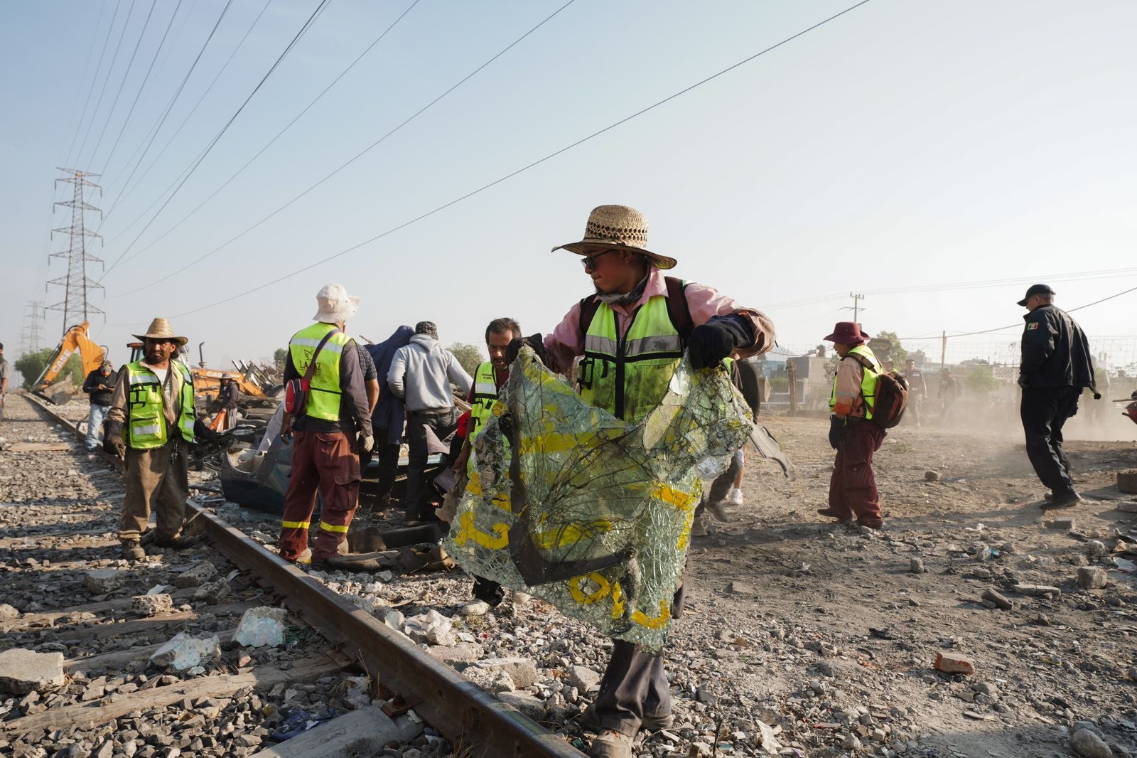 limpian-el-rio-la-compania-y-vias-del-tren-mexacapulco-retiran-100-toneladas-de-desperdicios