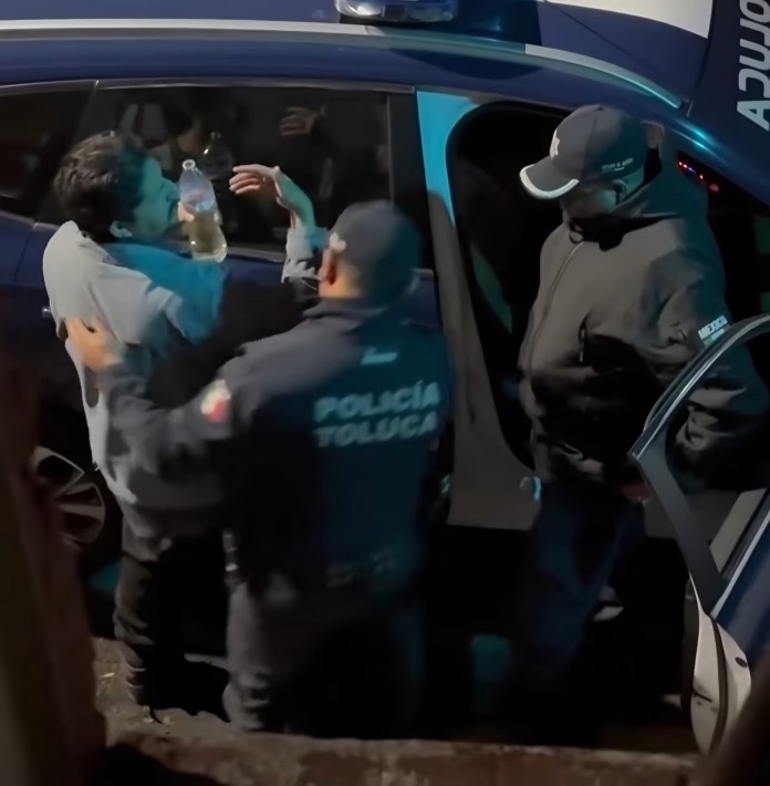Cesan a   2 policías  abusivos  de Toluca  por despojo  a un joven