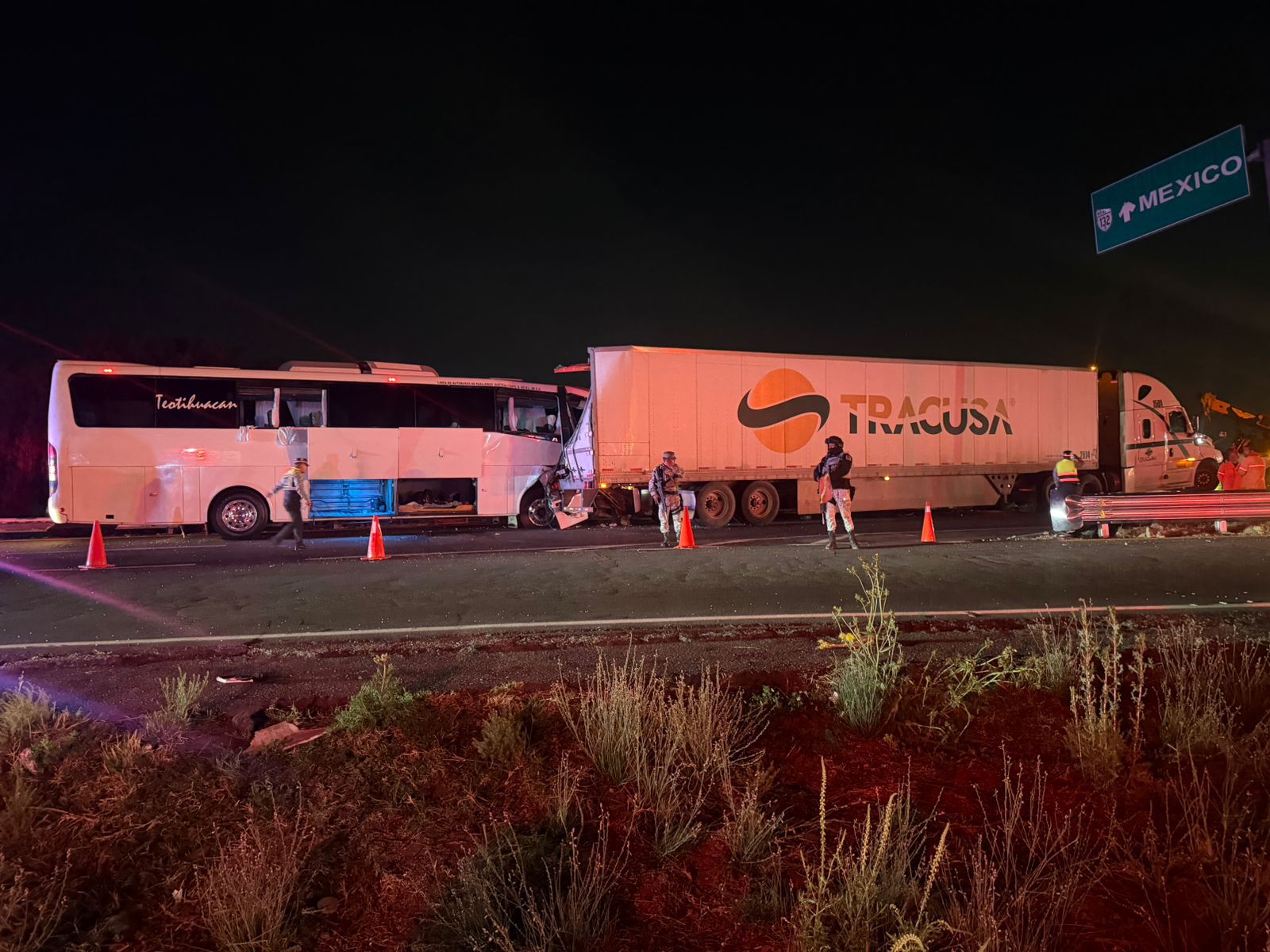 choque-entre-un-autobus-y-un-trailer-deja-13-lesionados-en-la-mexicopiramides