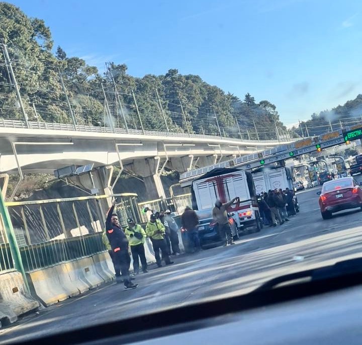 toma-de-caseta-en-la-mexicotoluca-provoca-caos-vial-rumbo-a-cdmx