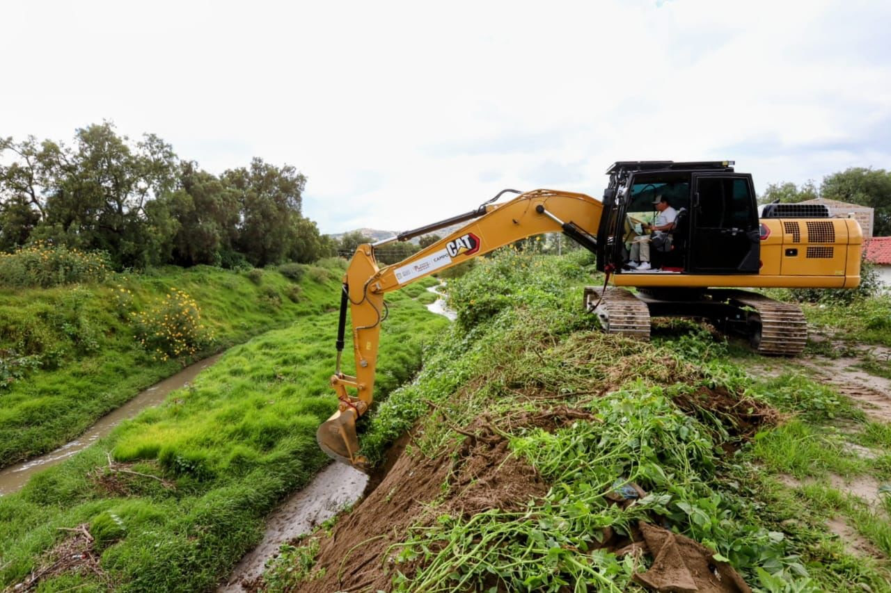 Con maquinaria para infraestructura agrícola, Gobierno del EdoMéx beneficia a más de 8 mil 600 productores del campo