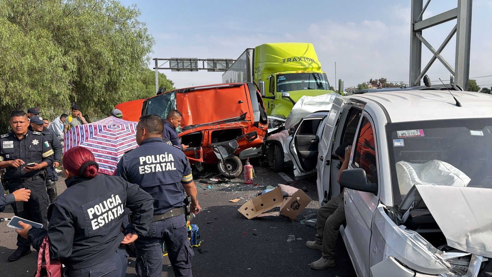 choque-multiple-deja-un-muerto-y-varios-lesionados-en-el-circuito-exterior-mexiquense