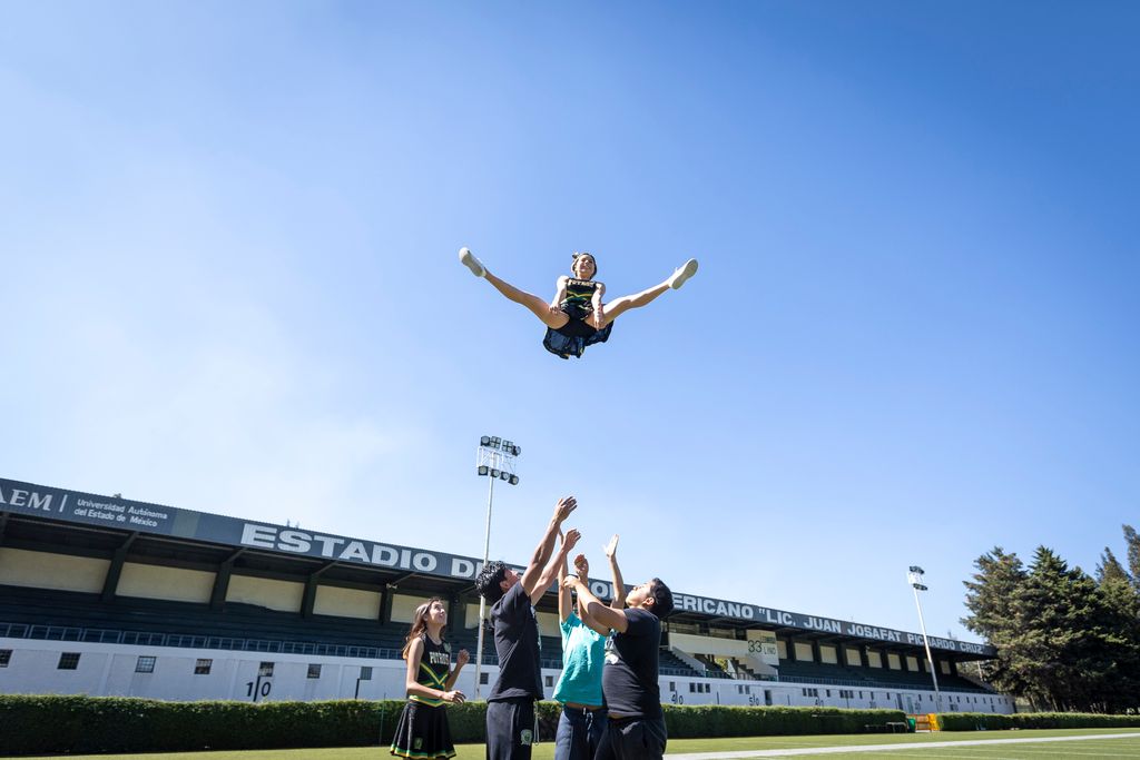 pasion-verde-y-oro-estudiantes-de-la-uaemex-impulsan-el-nivel-de-las-porras-universitarias