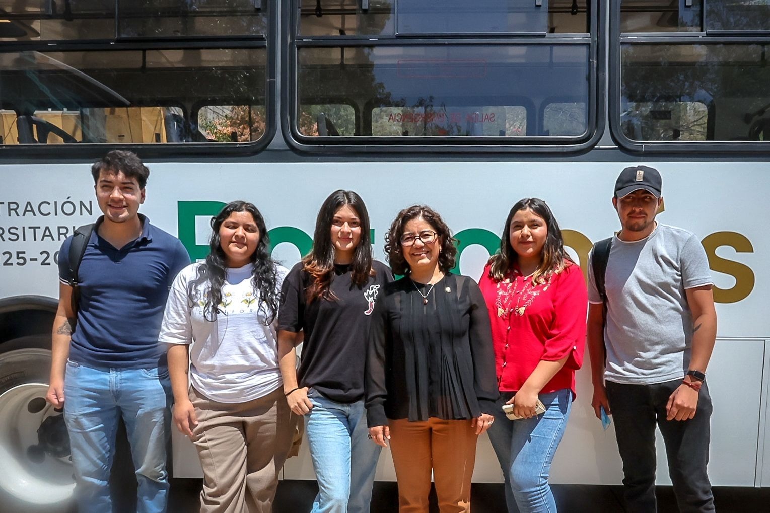 martha-zarza-entrega-nuevo-potrobus-a-la-comunidad-de-la-uaem-temascaltepec