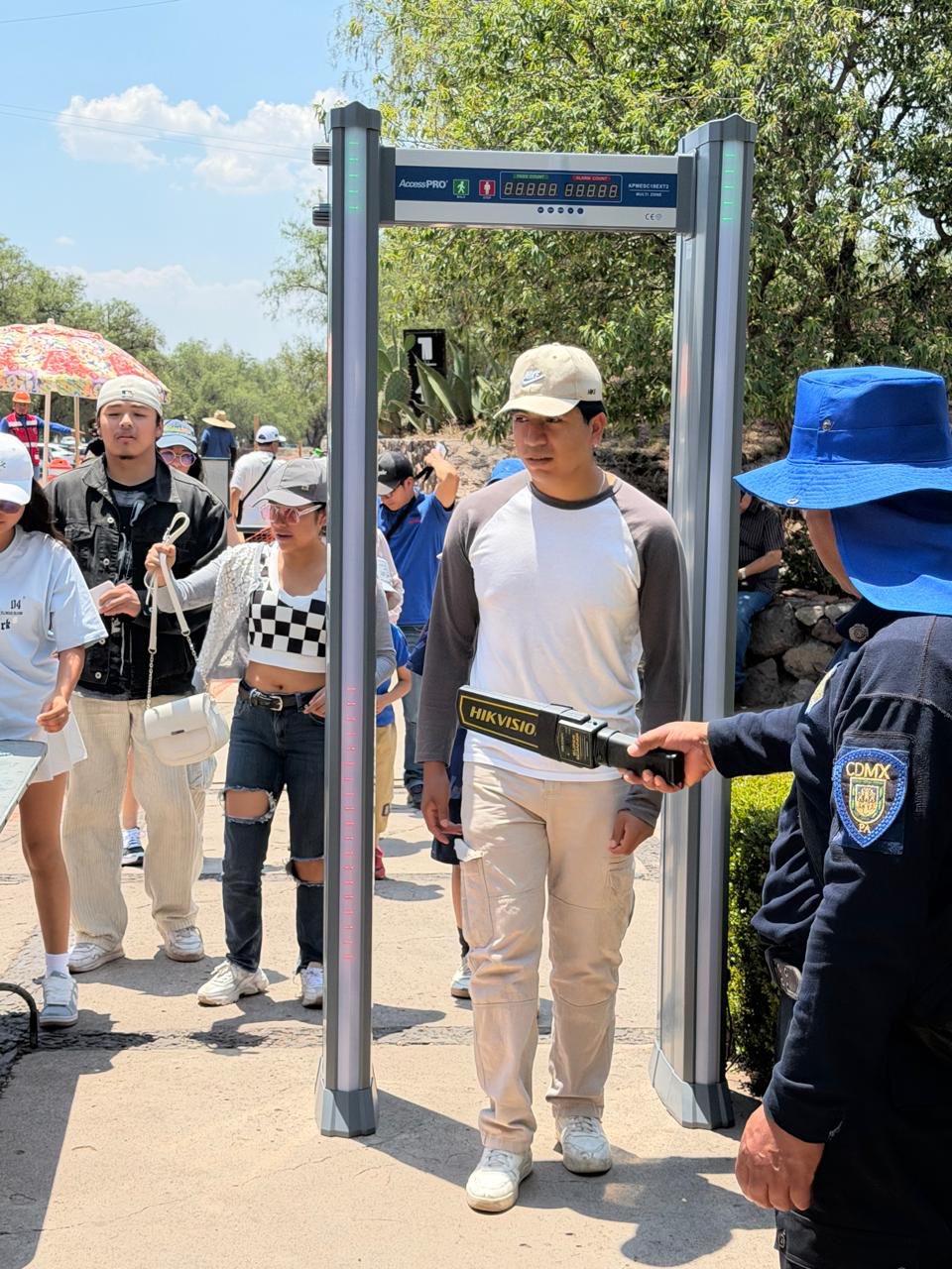 Instalan detectores de metal en la Zona Arqueológica de Teotihuacán