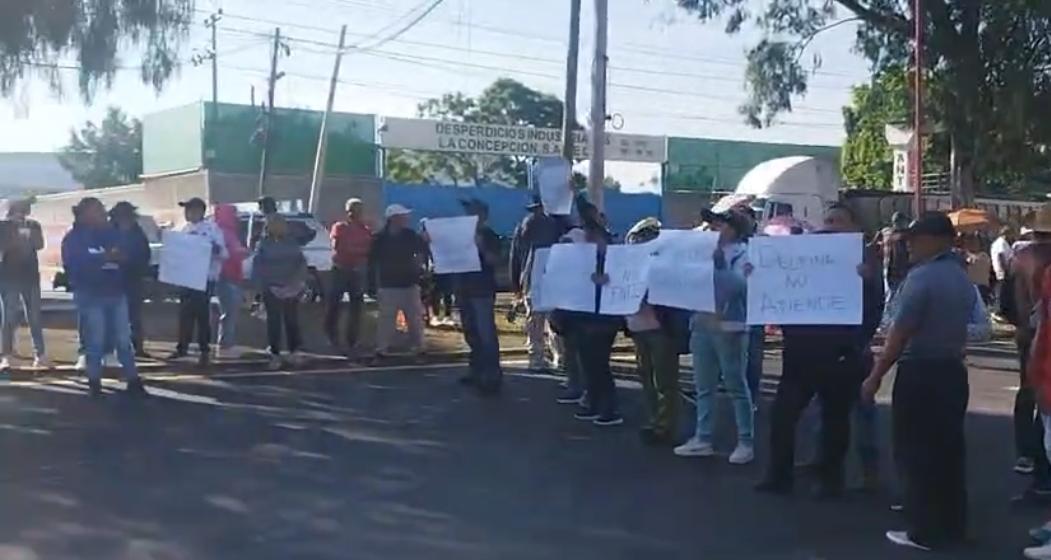 Bloquean la  vía México-  Texcoco  para exigir  reparación  de drenaje  y cárcamo  a Nazario  Gutiérrez