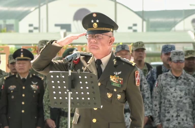 rinden-protesta-nuevos-jefes-militares-de-santa-lucia