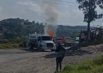 queman-un-camion-de-basura-de-toluca-en-xonacatlan-por-tirar-residuos-en-tiradero-clausurado
