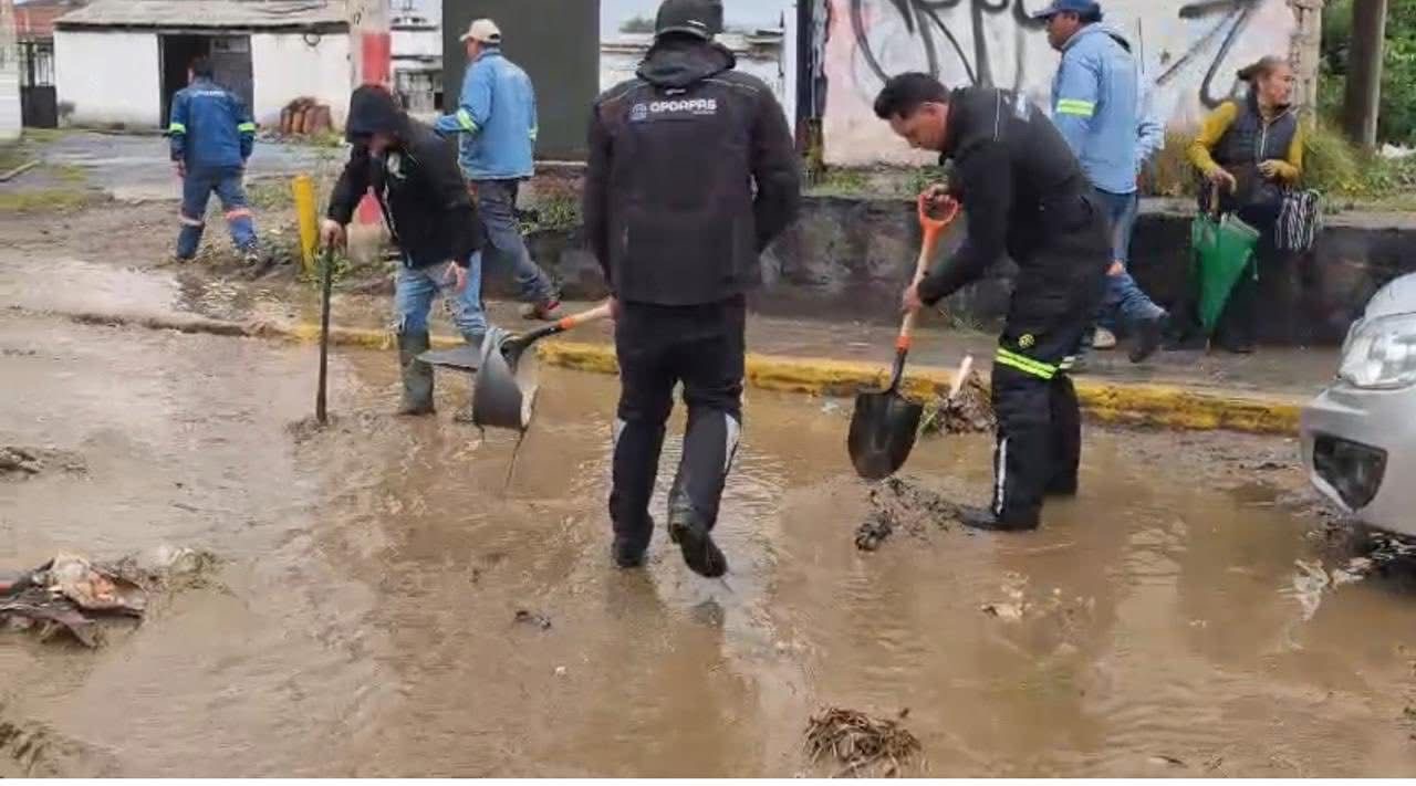 se-desbordan-por-lluvia-rios-de-metepec-y-zinacantepec-inundaciones-propician-caos-en-vialidades