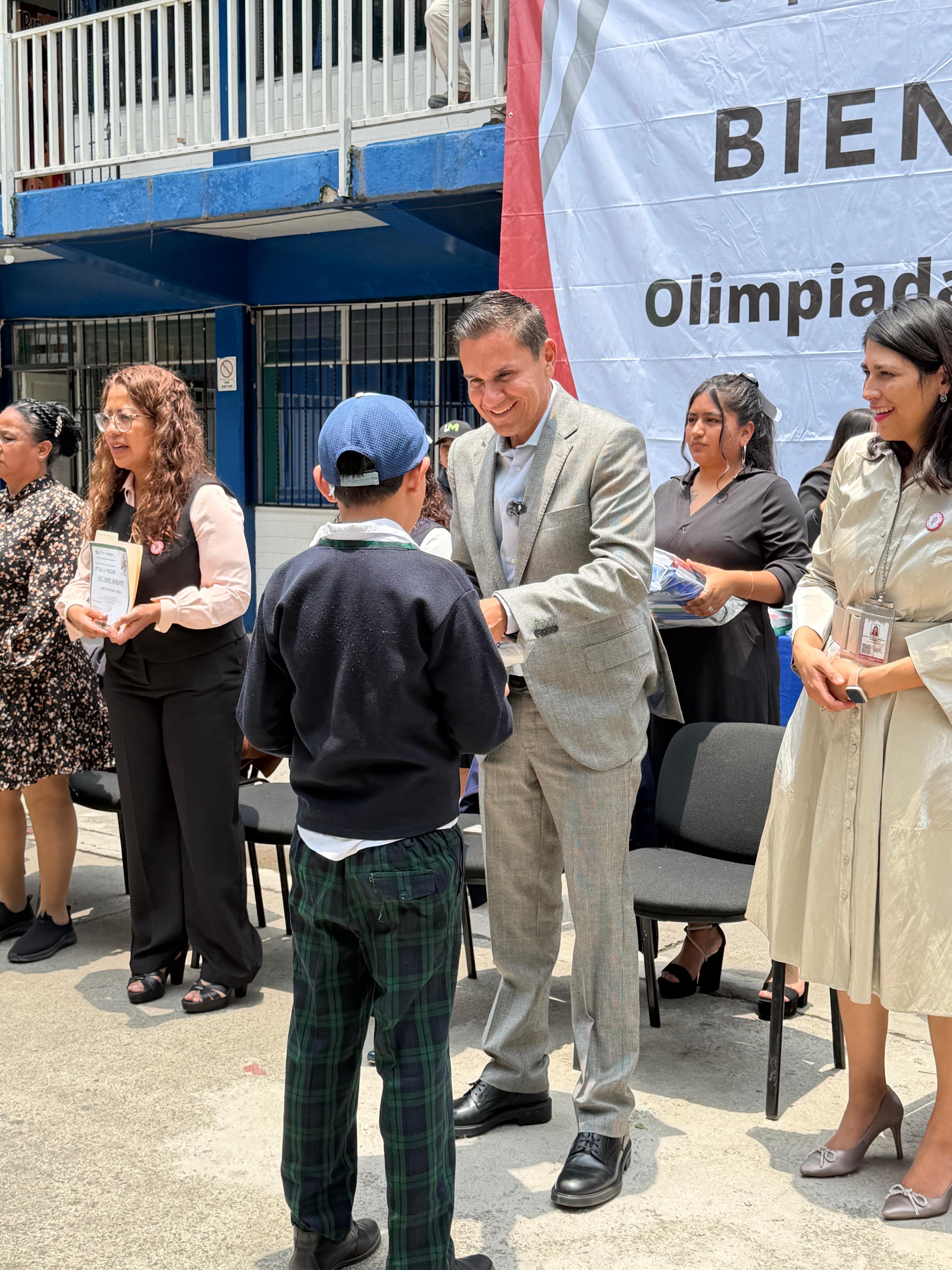 exhorta-luis-montano-a-alianza-entre-autoridades-y-padres-en-la-educacion-y-pide-que-no-aflojen
