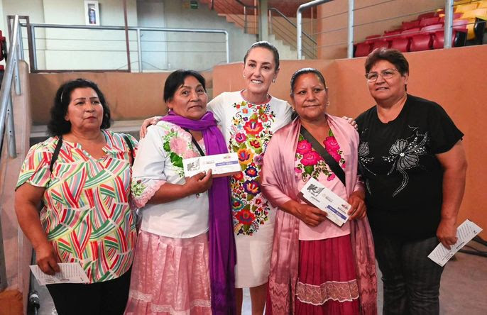 Las mujeres pueden ser lo que quieran, el gobierno ahora sí las apoya: Claudia Sheinbaum