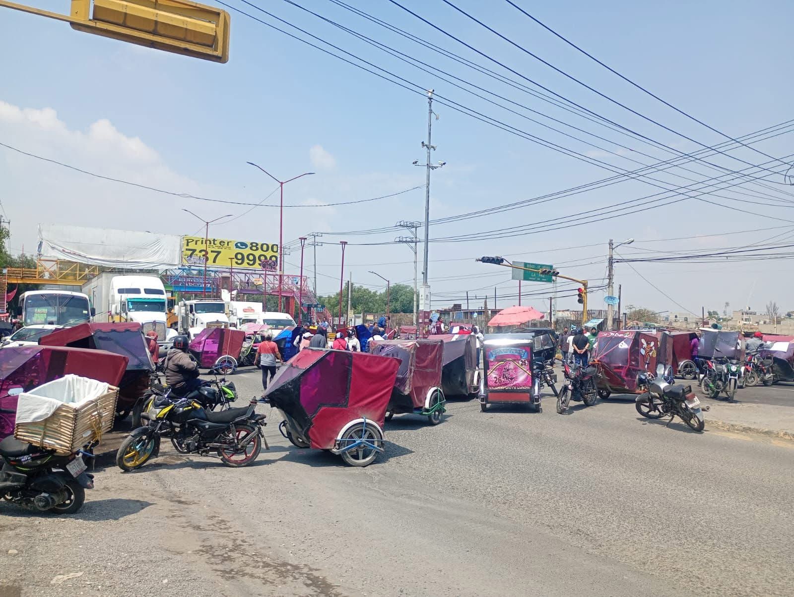 mototaxistas-bloquean-la-mextexcoco-sin-motivo-claro-en-los-reyes-la-paz