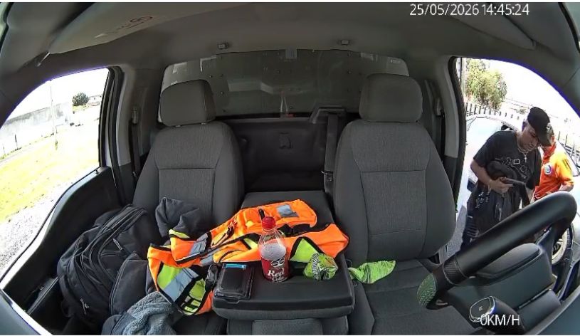 roban-una-camioneta-con-relojes-tras-salir-de-la-aduana-del-aifa