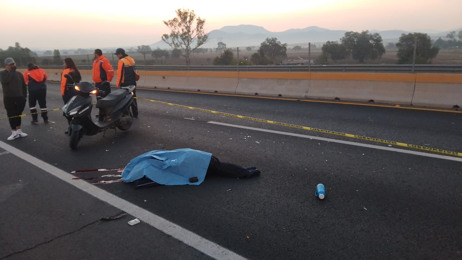 Muere mujer motociclista tras ser arrollada junto a su pareja en Pirámides-Texcoco