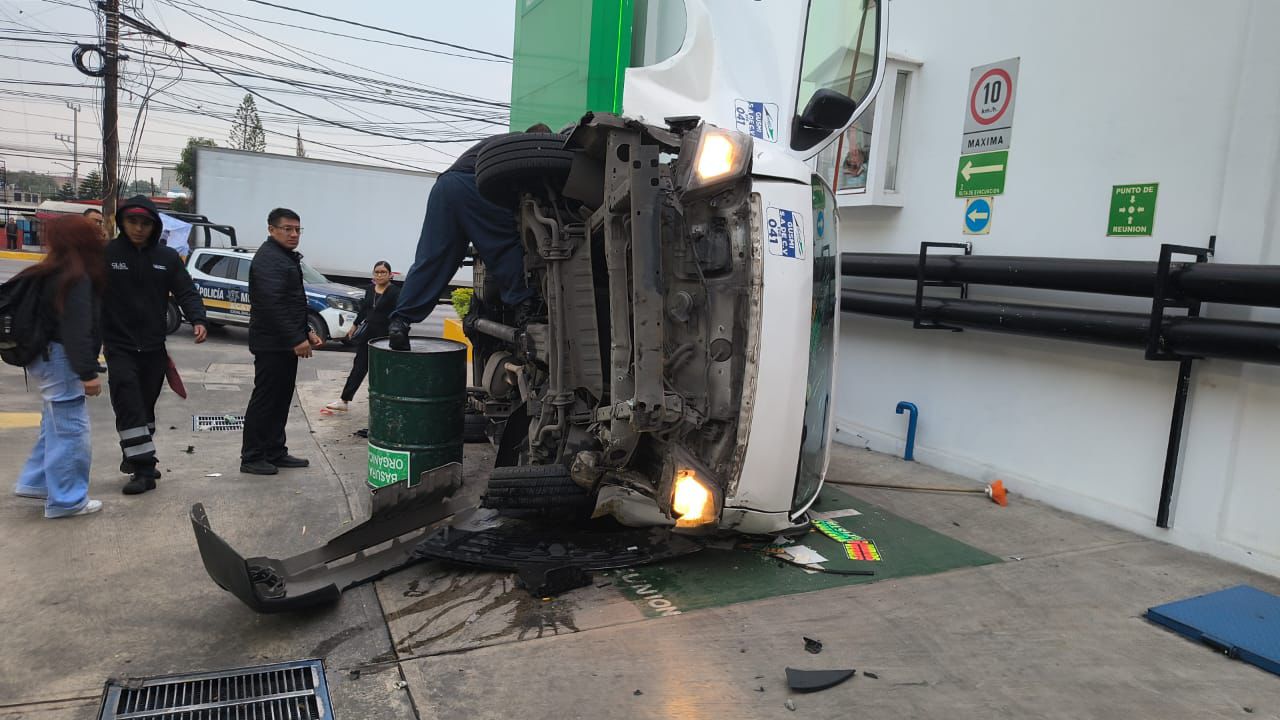 en-peligro-13-vidas-por-una-imprudencia-mas-de-chofer-de-transporte-publico-en-el-edomex