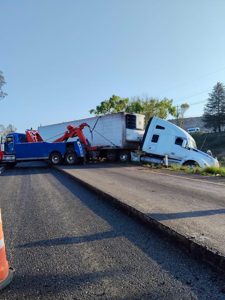accidente-vial-provoca-caos-durante-mas-de-cinco-horas-en-la-tolucaatlacomulco
