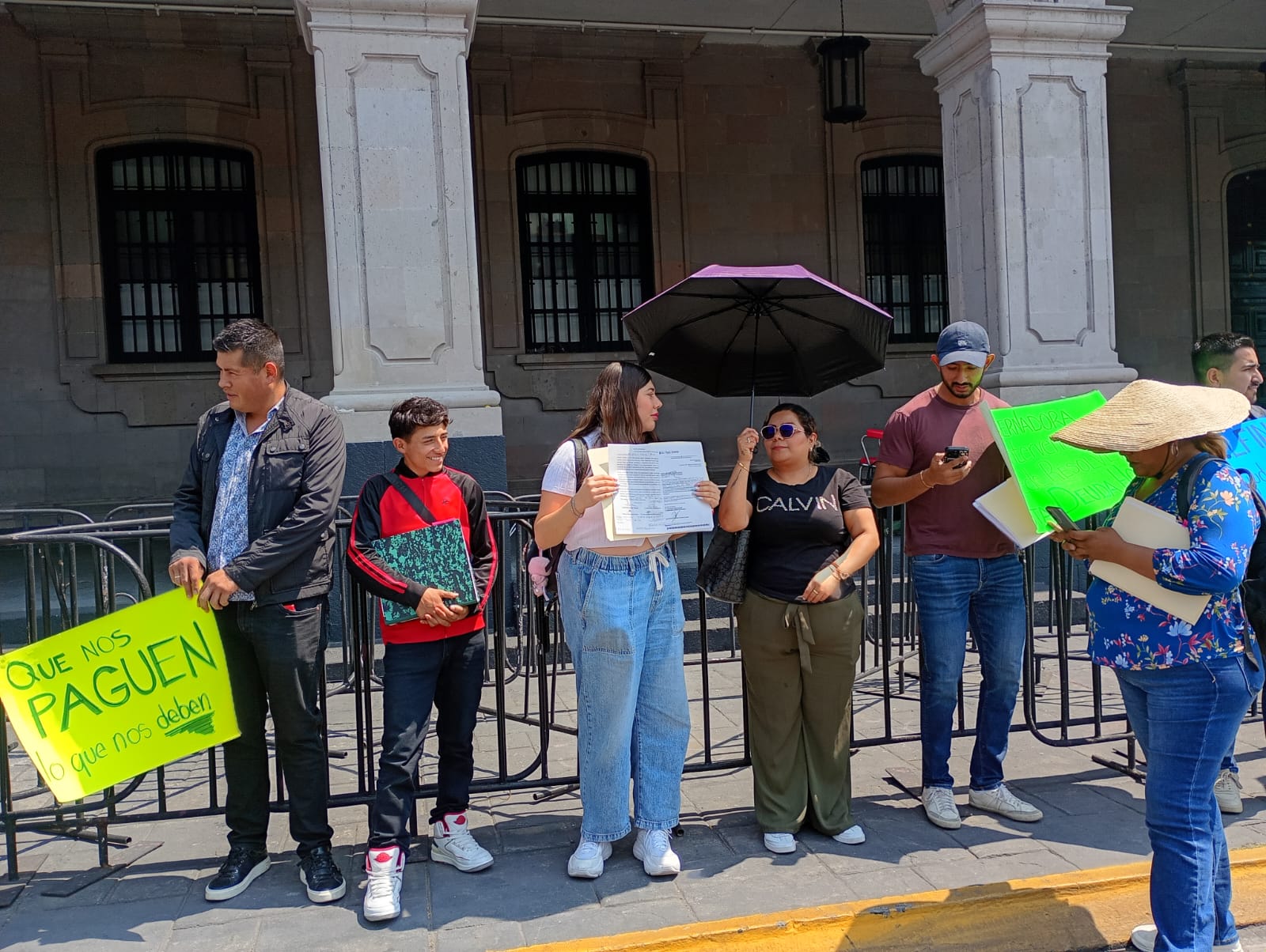 exigen-pago-del-gobierno-de-tecamac-superior-a-25-mdp-ante-palacio-de-gobierno-afectadas-piden-al-gem-intervencion