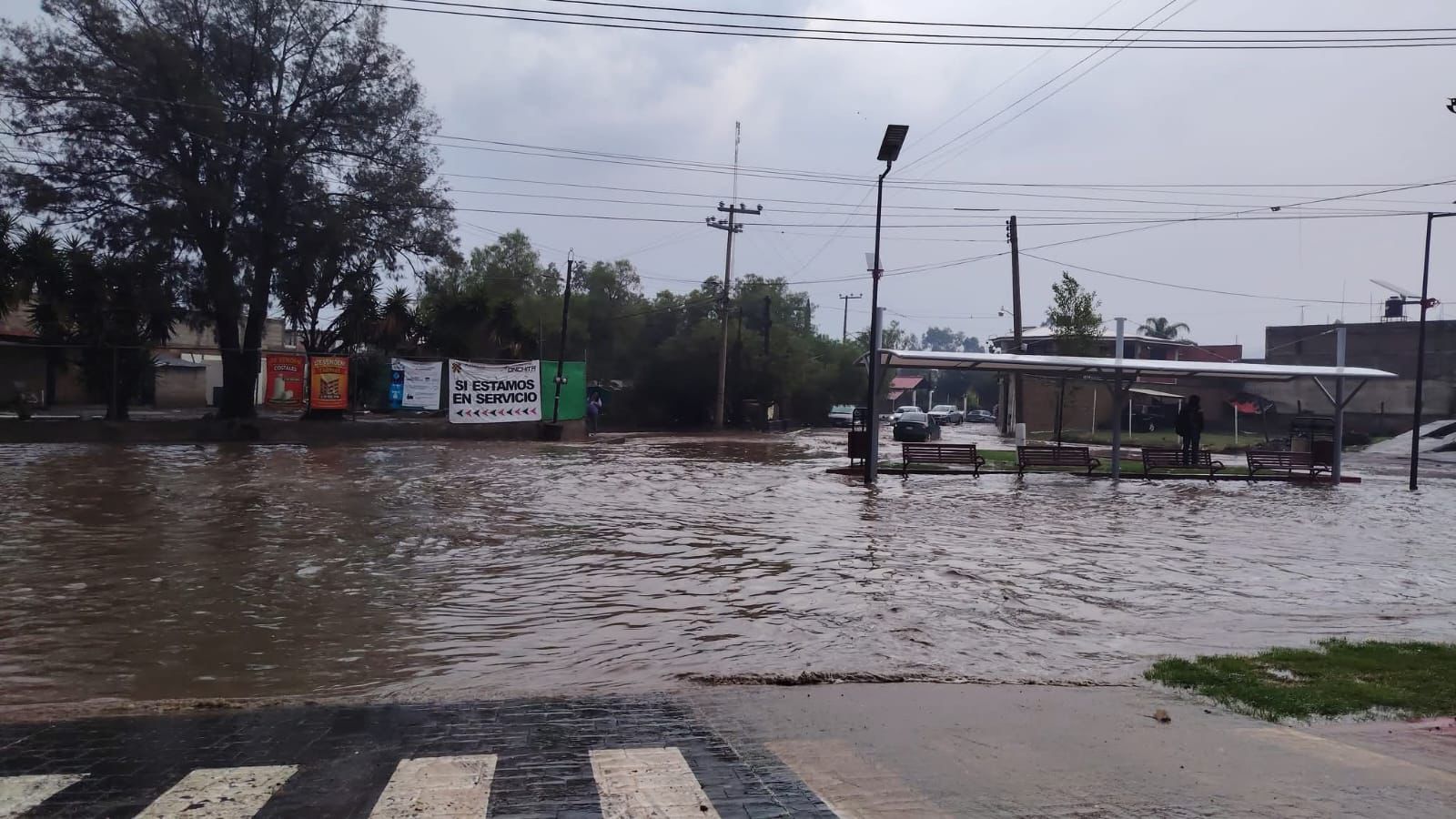 se-inunda-la-recien-inaugurada-av-tuxpan-en-san-juan-de-las-piramides