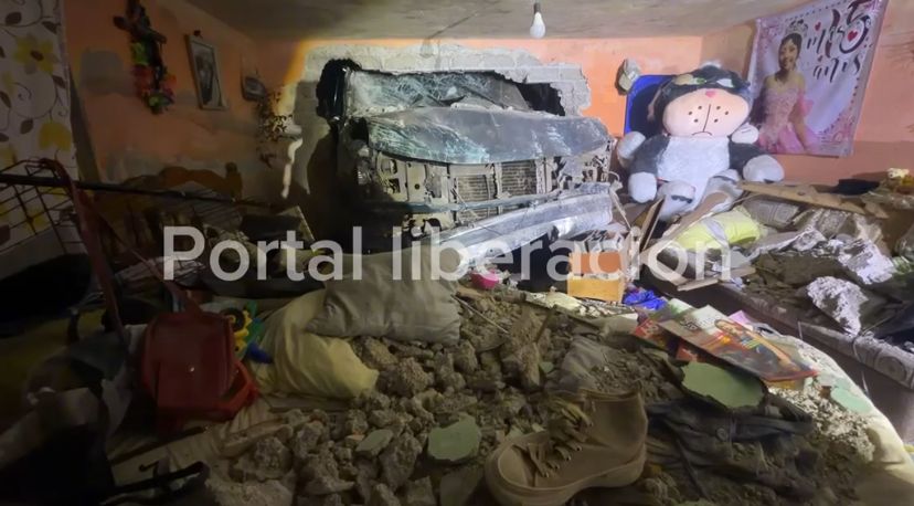 Balacera en Ocuilan: talamontes y Guardia Nacional desatan caos; camioneta termina dentro de una casa