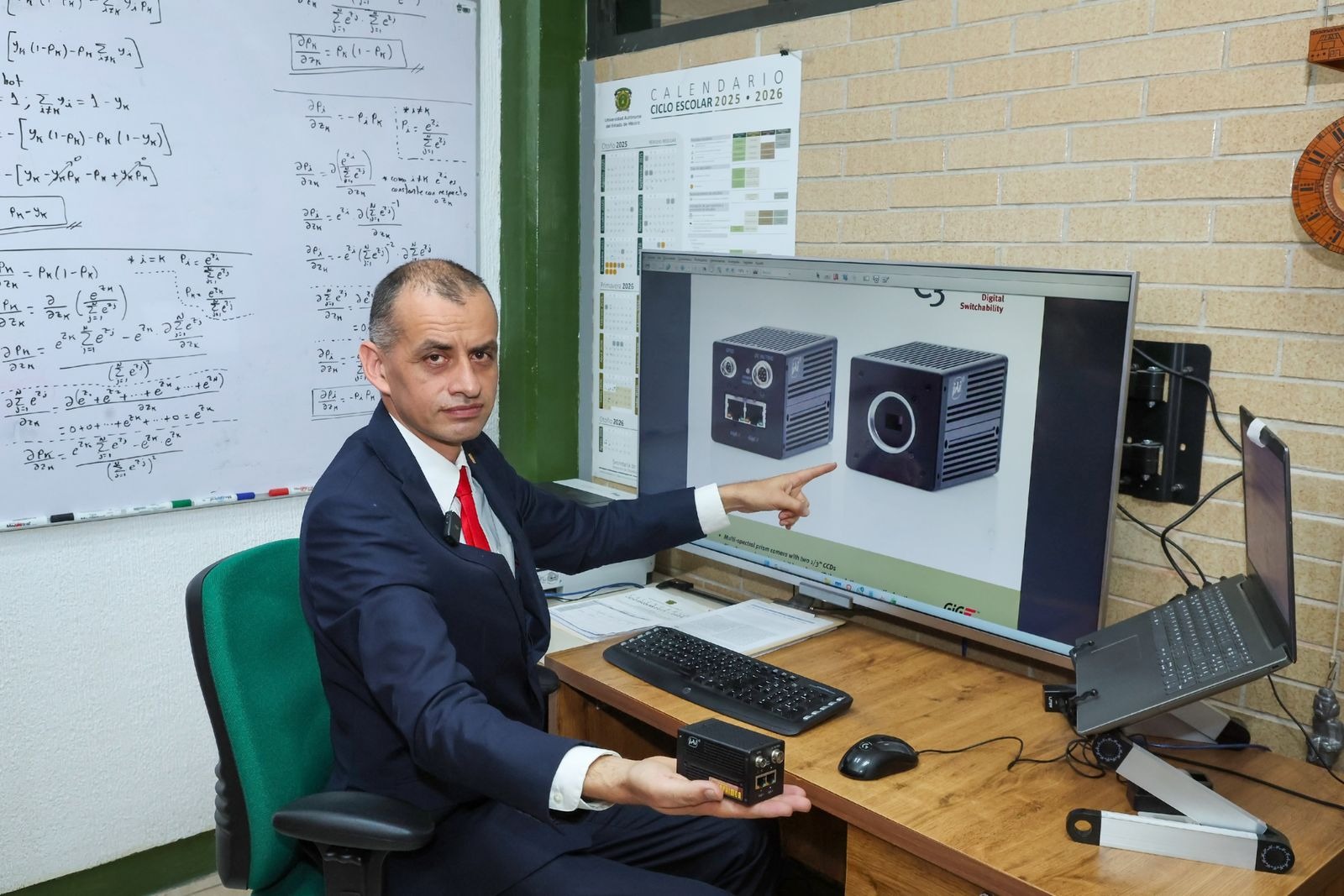 desarrolla-el-cu-de-uaem-teotihuacan-sistema-de-reconocimiento-biometrico-que-leera-las-venas-de-de-las-manos