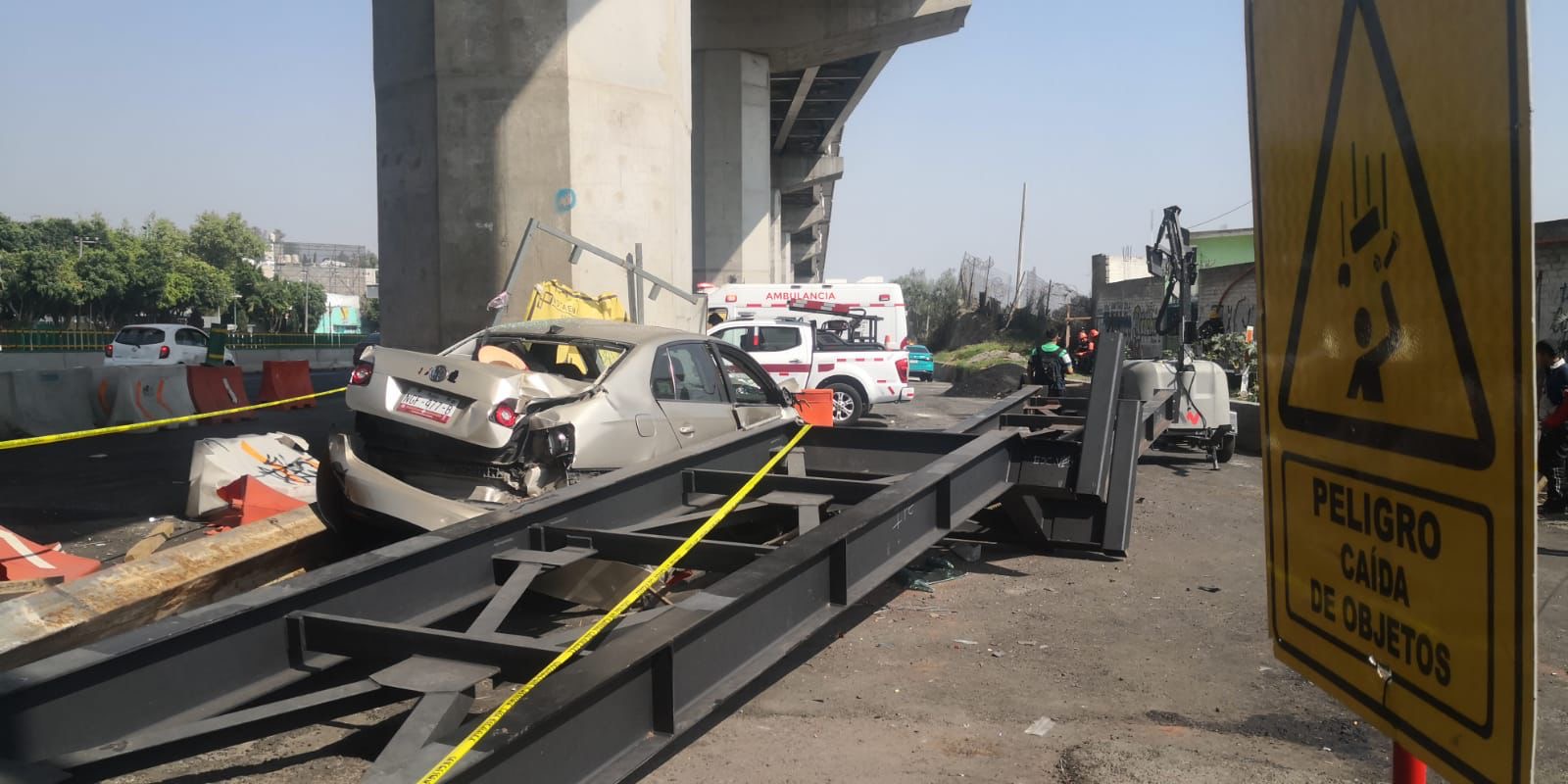 muere-conductor-tras-chocar-a-bordo-de-su-auto-contra-un-pilar-de-concreto-en-la-mexicopuebla