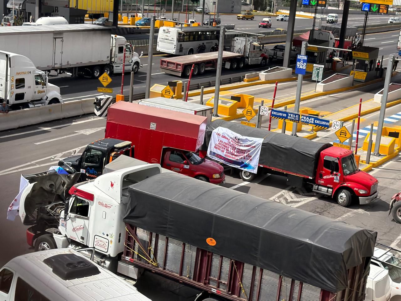 un-punado-de-transportistas-bloquea-cuatro-arterias-del-valle-de-mexico