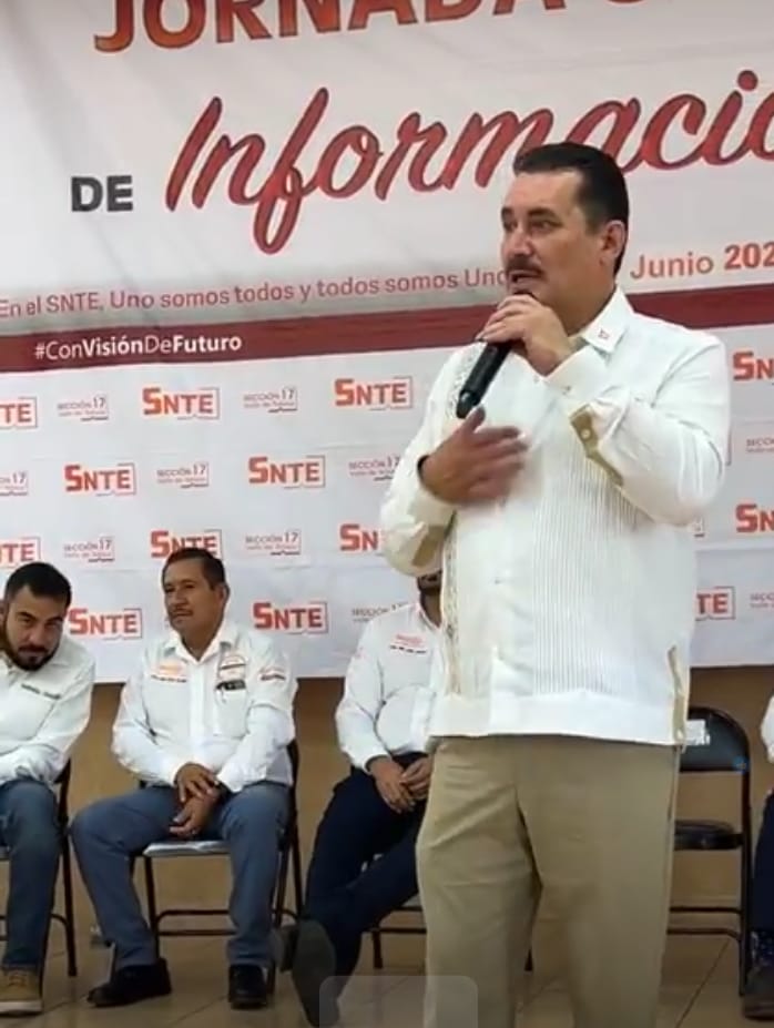 CNTE busca  diputaciones  por intereses  personales,  no derechos  de maestros:  José Geraldo